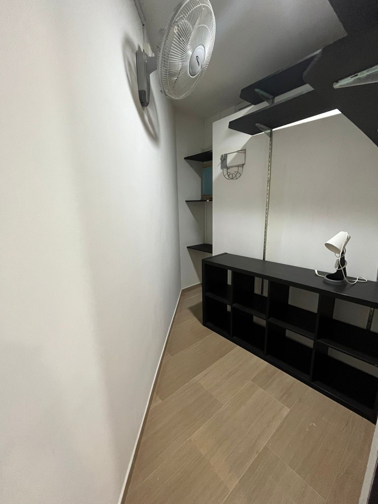  Available Immediate- Common Room/No Owner Staying/No Agent Fee/Allowed Cooking/No Pets Allowed/Near Somerset MRT, Fort Canning MRT, Dhoby Ghaut, and Great World MRT - Dhoby Ghaut - Bedroom - Homates Singapore