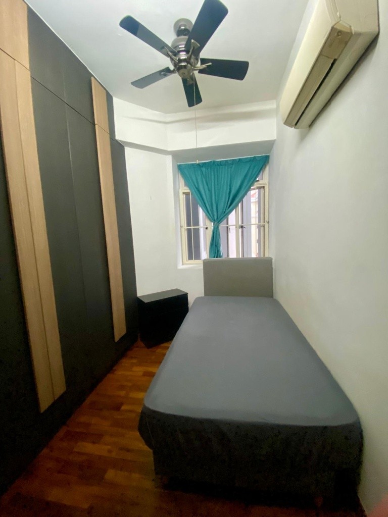  Available Immediate- Common Room/No Owner Staying/No Agent Fee/Allowed Cooking/No Pets Allowed/Near Somerset MRT, Fort Canning MRT, Dhoby Ghaut, and Great World MRT - Dhoby Ghaut - Bedroom - Homates Singapore