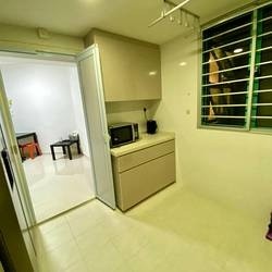 Available Immediate - Common Room/Wifi/Air-con/No owner staying/No Agent Fee/Cooking allowed/Novena MRT  / Toa Payoh MRT / Boon Keng / Thomson MRT  - Toa Payoh - Bedroom - Homates Singapore