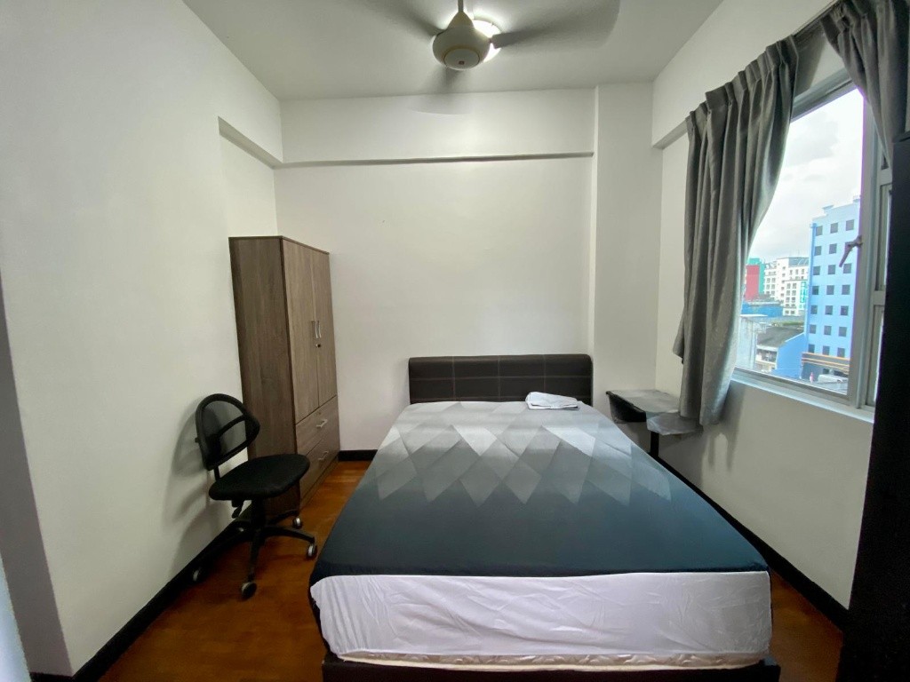 Immediate Available - Master Room/1 or 2 person stay/no Owner Staying/No Agent Fee/Cooking allowed/ Kallang MRT / Stadium MRT / Mountbatten MRT  - Kallang - Bedroom - Homates Singapore