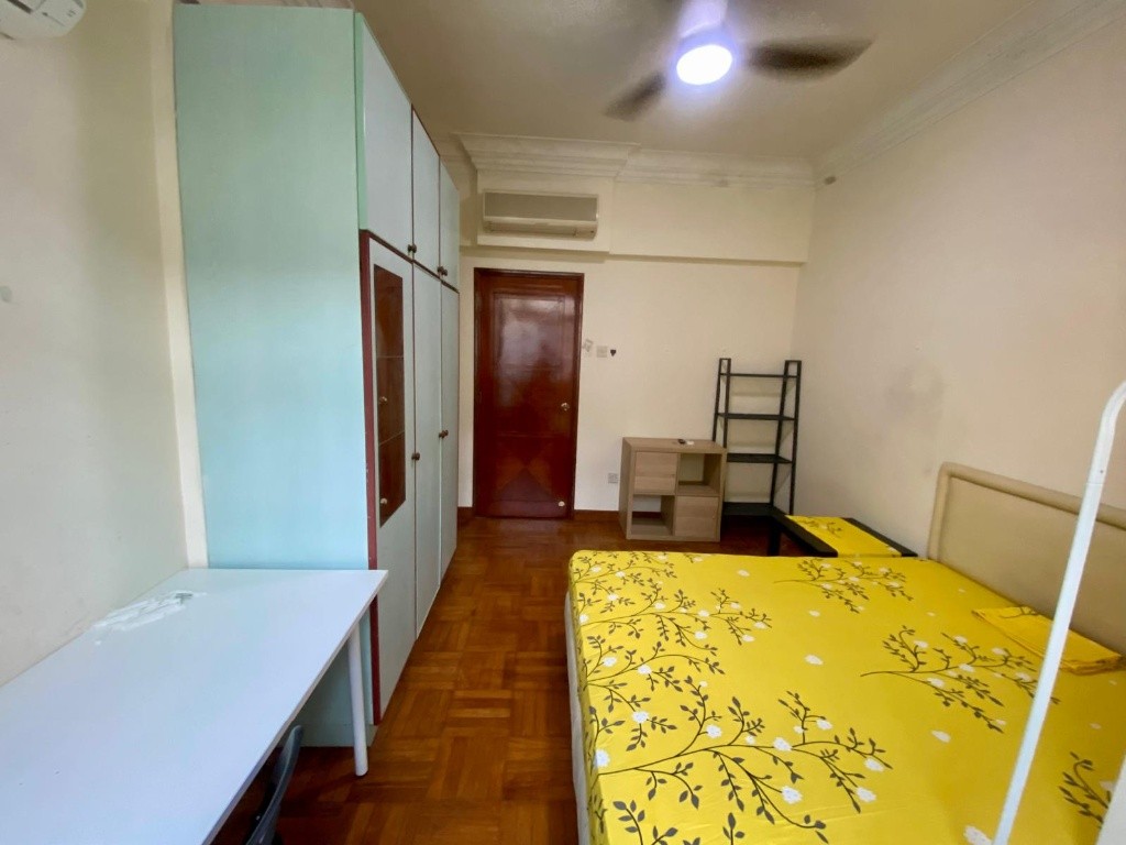 Available  Immediate - Common Roomy/Wifi/Fully Air-con/No Owner Staying/No Agent Fee/Cooking allowed/Near Newton MRT/Near Orchard MRT/Stevens MRT - Newton - Bedroom - Homates Singapore