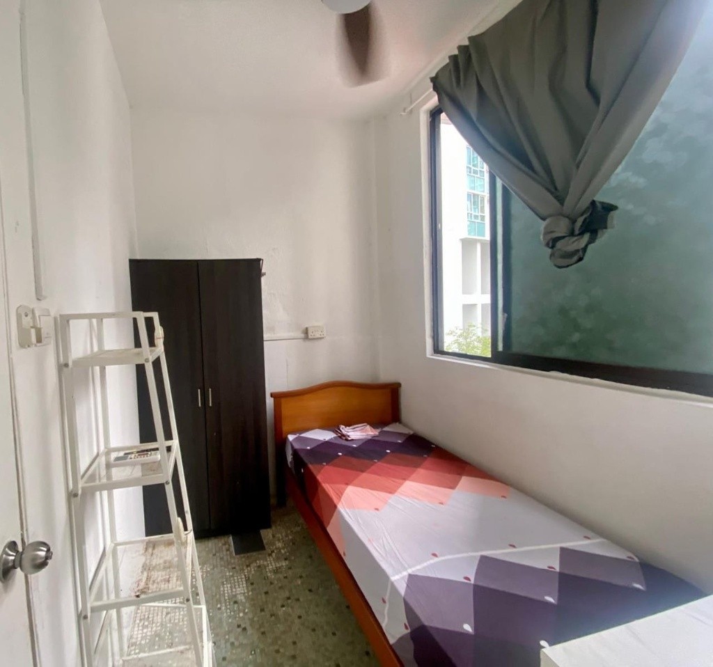 Available  9 Aug - Common Room/Strictly Single Occupancy/no Owner Staying/No Agent Fee/Cooking allowed/Near Havellock/Tiong Bahru MRT - Tiong Bahru - Bedroom - Homates Singapore