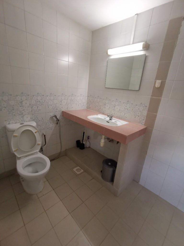 Common Room/1 person stay/No Owner Staying/Fully Furnished /WIFI/2 Shared Bathroom/allowed Light Cooking/ Balestier / Toa Payoh/Novena MRT /Available Immediate - Toa Payoh 大巴窯 - 分租房間 - Homates 新加坡