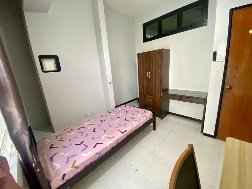 Available Immediate -Common Room/1 person stay/Wifi/Aircon/no Owner Staying/No Agent Fee/Cooking allowed/ Toa Payoh MRT / Novena MRT /Balestier - Novena - Bedroom - Homates Singapore