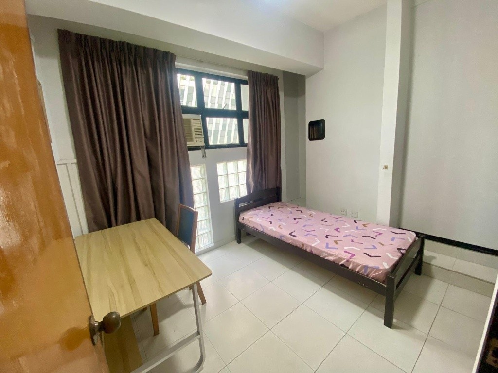 Available Immediate -Common Room/1 person stay/Wifi/Aircon/no Owner Staying/No Agent Fee/Cooking allowed/ Toa Payoh MRT / Novena MRT /Balestier - Novena - Bedroom - Homates Singapore