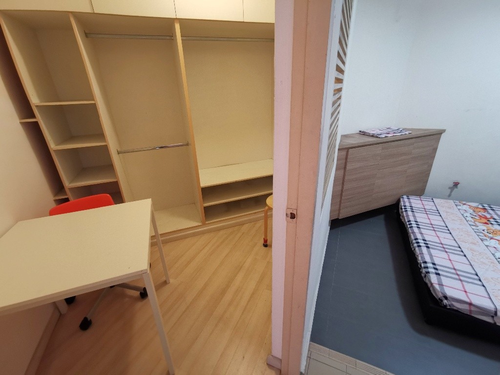 BLK 124 IVORY HEIGHTS RM6 - Boon Lay - Bedroom - Homates Singapore