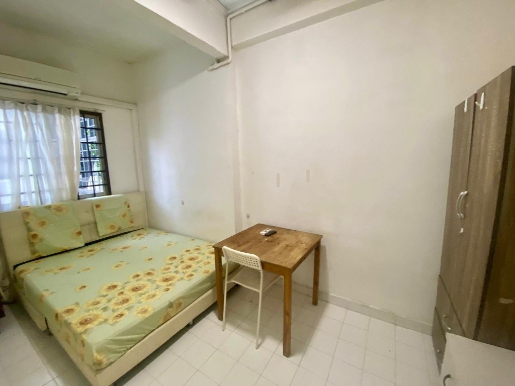 BLK 73 CAVENAGH GARDEN RM 4 - Somerset - Bedroom - Homates Singapore