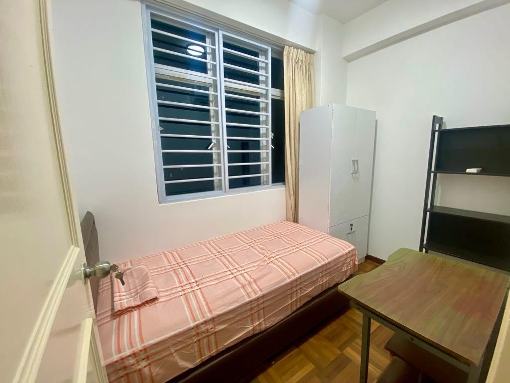 SUMMER GREEN Toa Payoh/ Boon Keng / Novena MRT/ Available Immediate/ Min 3 - 12 Month Rental / Include utilities / No owner stay - Novena - Bedroom - Homates Singapore