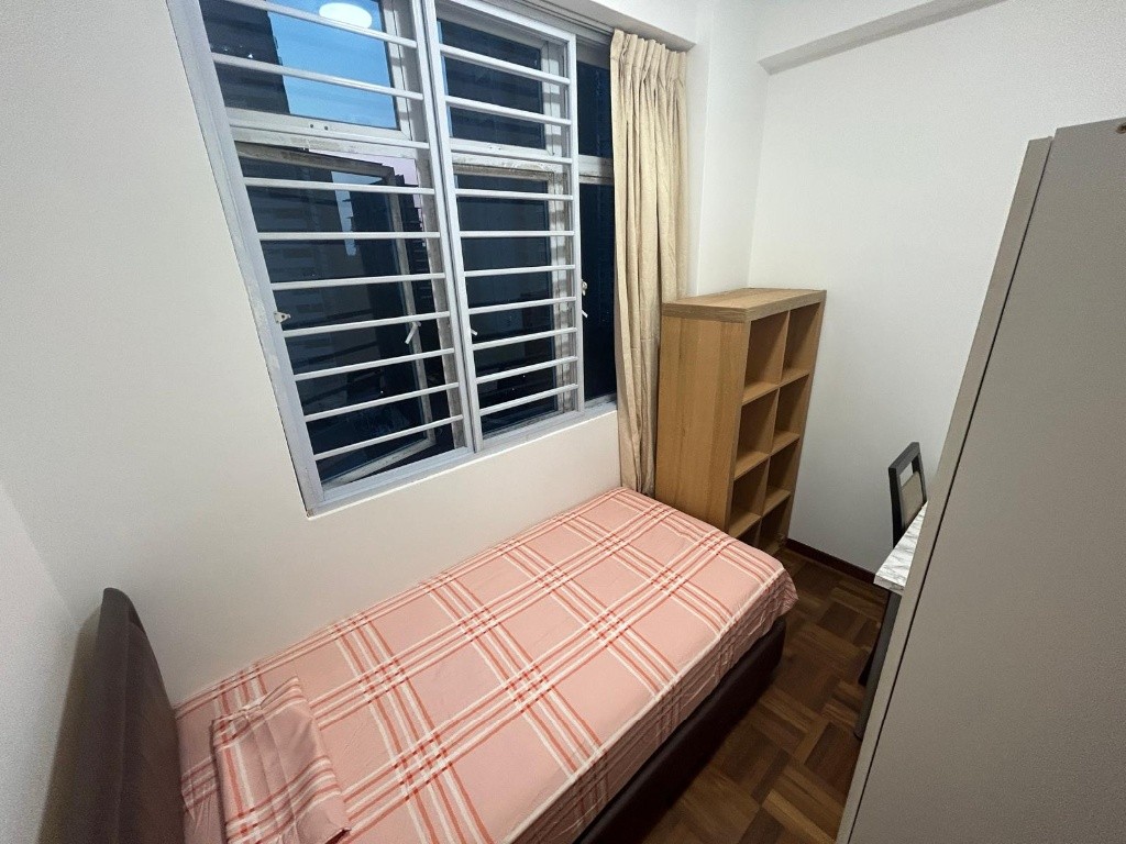 SUMMER GREEN Toa Payoh/ Boon Keng / Novena MRT/ Available Immediate/ Min 3 - 12 Month Rental / Include utilities / No owner stay - Novena - Bedroom - Homates Singapore