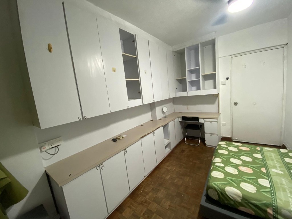 Room For Rent - Bukit Batok, Blk 1P Pine Grove - Bukit Timah 武吉知馬 - 分租房間 - Homates 新加坡