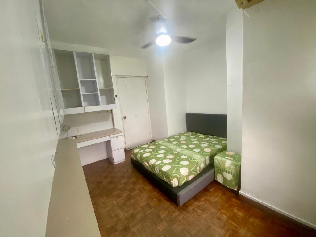 Room For Rent - Bukit Batok, Blk 1P Pine Grove - Bukit Timah 武吉知馬 - 分租房間 - Homates 新加坡