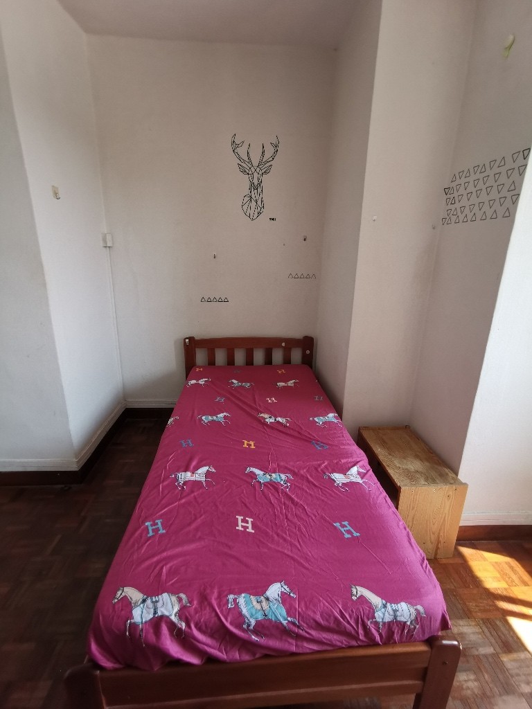 Room For Rent - Bukit Batok, Blk 1P Pine Grove - Bukit Timah 武吉知馬 - 分租房間 - Homates 新加坡