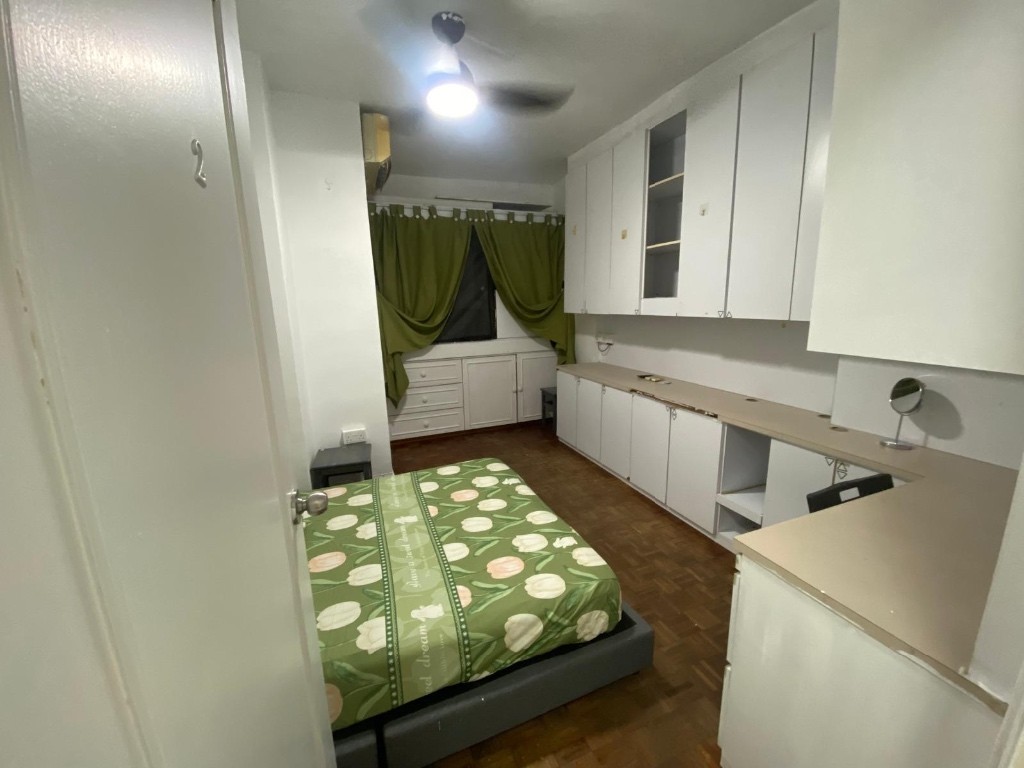 Room For Rent - Bukit Batok, Blk 1P Pine Grove - Bukit Timah 武吉知馬 - 分租房間 - Homates 新加坡