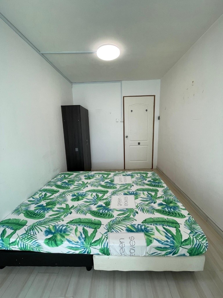 Room for Rent / Jurong East MRT / Deluxe Queen Room / 1-2 Pax Stay / Available Immediate/RM1 - Jurong East - Bedroom - Homates Singapore