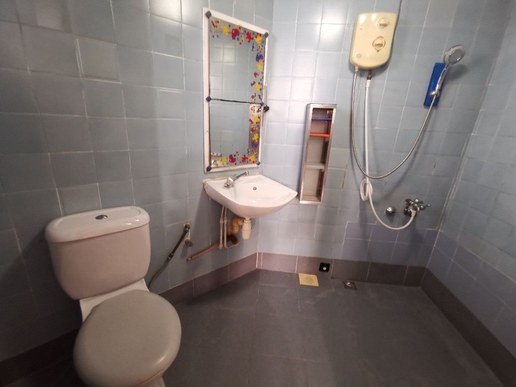 Room for Rent / Jurong East MRT / Deluxe Queen Room / 1-2 Pax Stay / Available Immediate/RM1 - Jurong East - Bedroom - Homates Singapore
