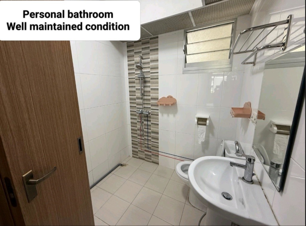 主人房 + 私人厕所 Master bedroom + bathroom @ $900 - Punggol 榜鵝 - 分租房間 - Homates 新加坡