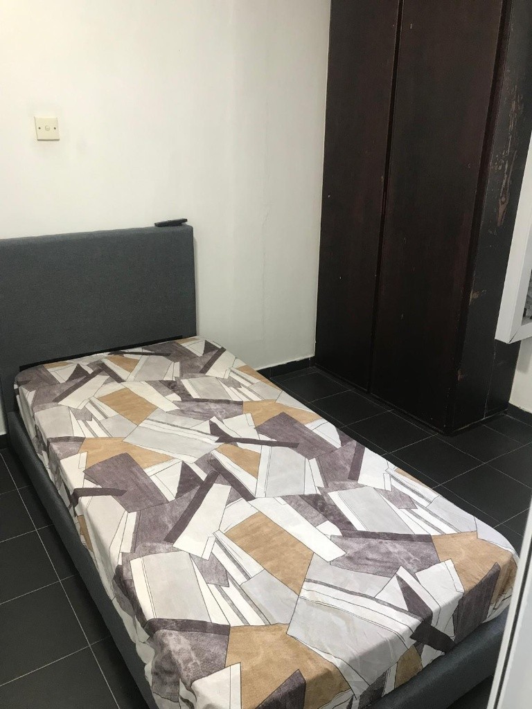 Toa Payoh room for rent/Caldecott, Braddell MRT/Common Room/1 pax stay only/Available 2 March - Toa Payoh - Bedroom - Homates Singapore