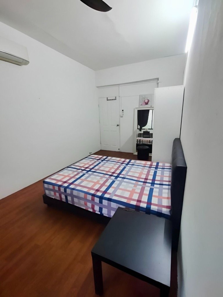 Room for rent-Near Tiong Bahru MRT/ Havelock MRT /Available Immediate / For 1-2 pax stay / Include utilities / No owner stay - Tiong Bahru - Bedroom - Homates Singapore