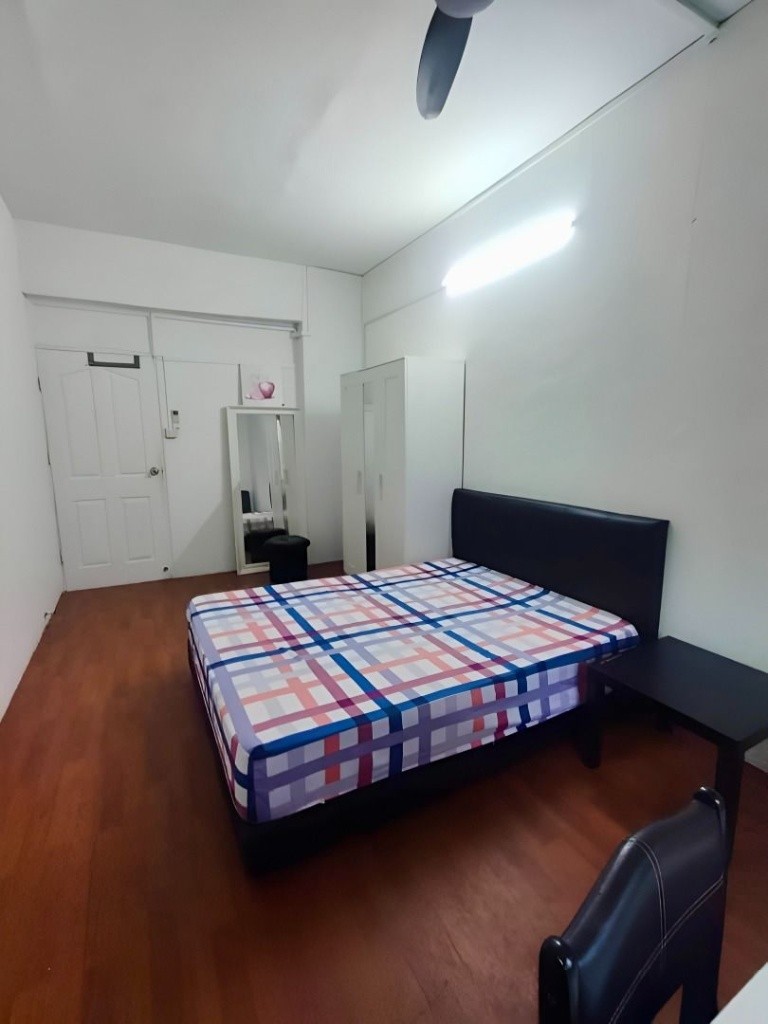 Room for rent-Near Tiong Bahru MRT/ Havelock MRT /Available Immediate / For 1-2 pax stay / Include utilities / No owner stay - Tiong Bahru - Bedroom - Homates Singapore