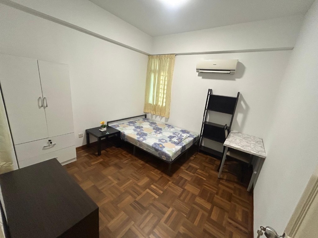 Available Immediately - Common Room/Include Utilities/Wifi/Aircon/No Agent Fee/Light Cooking Allowed/Washing Machine - Toa Payoh 大巴窯 - 分租房間 - Homates 新加坡