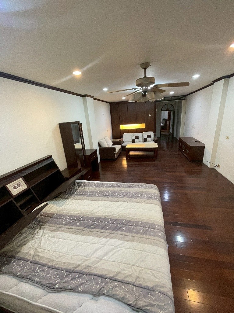 中陽路🎀優質地段🎀寬敞大透天🎀超美裝潢✅可租補 - Fengyuan - Flat - Homates Taiwan