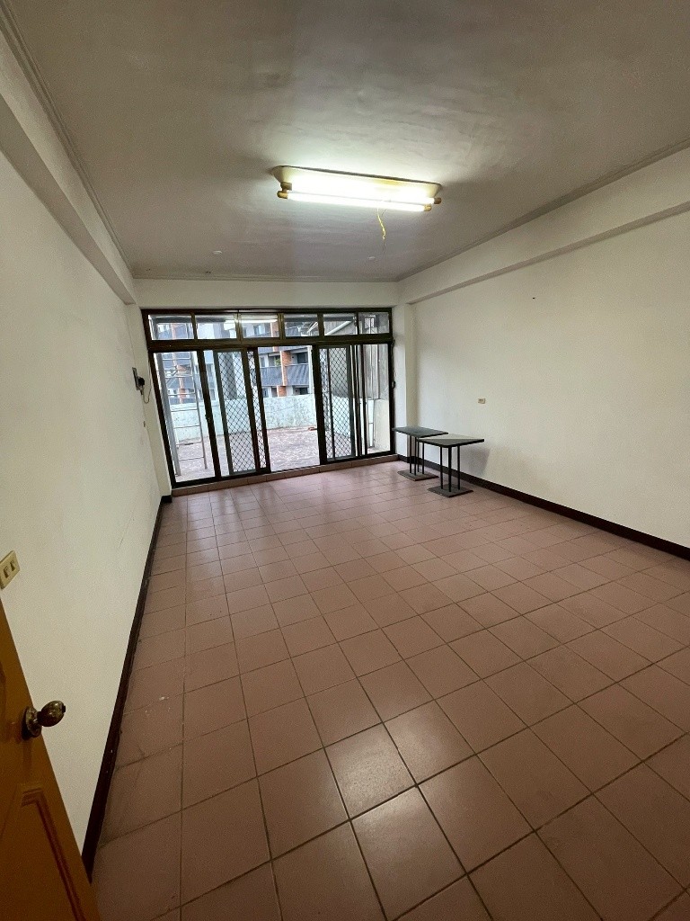 中陽路🎀優質地段🎀寬敞大透天🎀超美裝潢✅可租補 - Fengyuan - Flat - Homates Taiwan