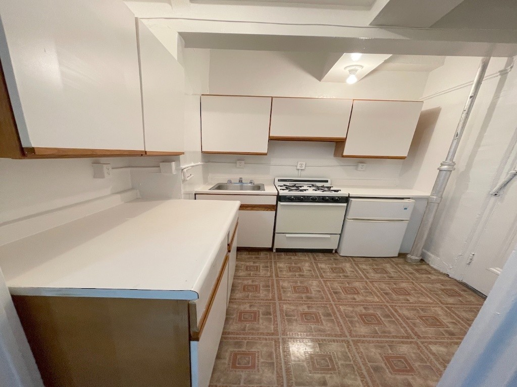 纽约曼哈顿中城中央车站附近出租 $2,750/月除了网络其他全包 -  - Flat - Homates United States