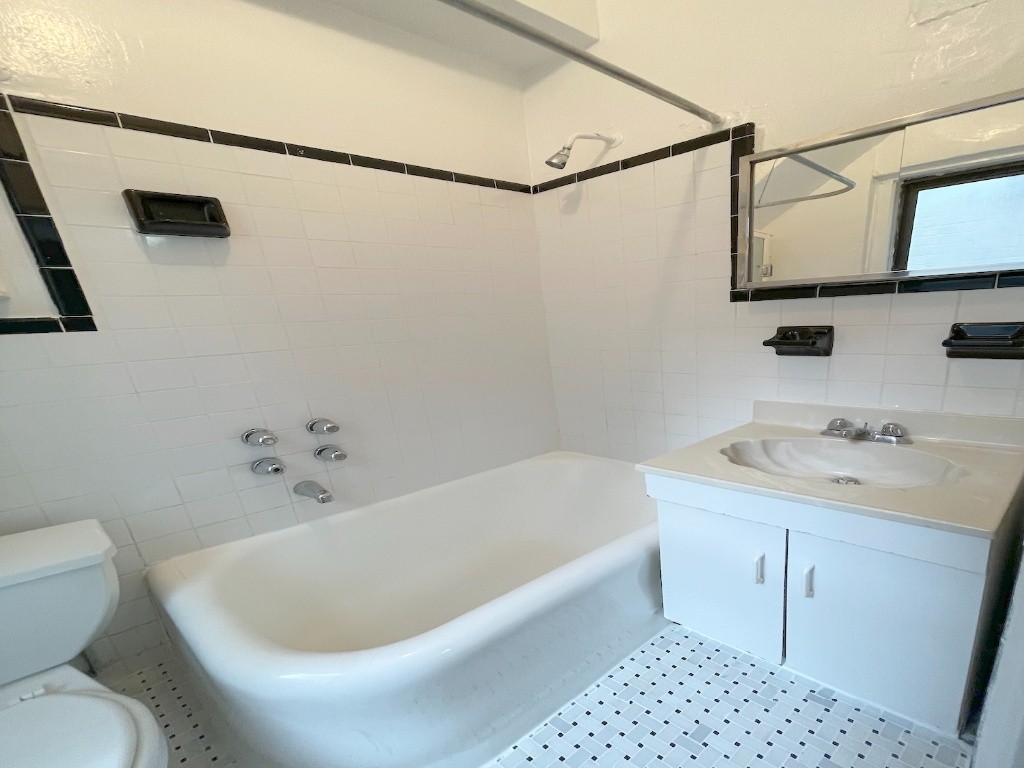 纽约曼哈顿中城中央车站附近出租 $2,750/月除了网络其他全包 -  - Flat - Homates United States